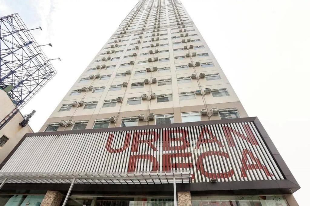 Urban Deca Tower Edsa Hotel *